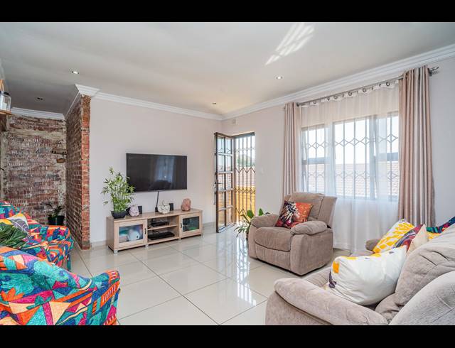 3 BEDROOM HOUSE TO LET IN RESERVOIR HILLS